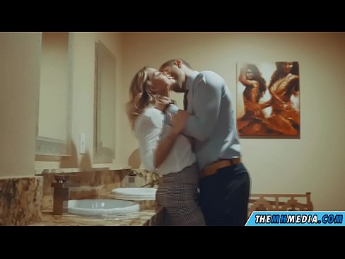 ❤️ Wann eng Busty Blond Iech an engem ëffentlechen Toilette verféiert ️ Fuckvideo op lb.hentaisaturn.ru ﹏